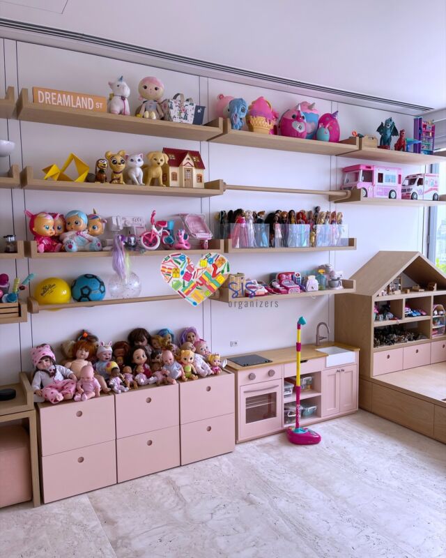 🦄 Brinquedoteca organizada: bonecas, fantasias e atividades acessíveis às crianças!

#sisorganizers #organização #organizadoraprofissional #praticidade  #detalhes #organizacaoresidencial #pósmudança #tudoorganizado #vidaorganizada #kids #organizadores #brinquedoteca #brinquedos #children #crianças #personalorganizerrj #vidaorganizada #personalorganizer #organizar #organizando #sisorganizers  #organizedlife #organizedhome #clutterfreelife